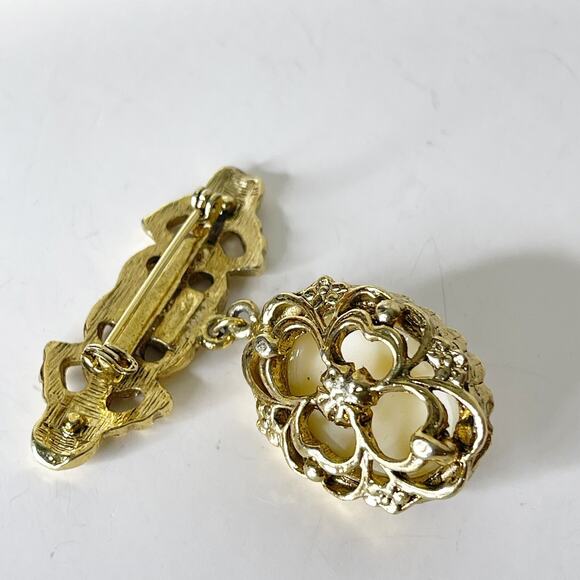 Vintage Avon Brooch Romantic Rhinestone Faux Pearl Gold tone Pin Victorian - Picture 6 of 16